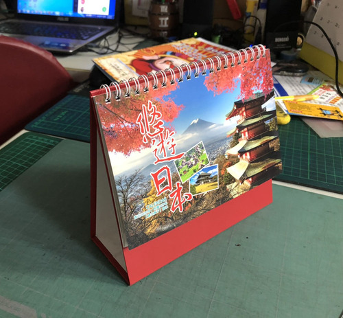 2022-公版三角桌曆-底座燙金